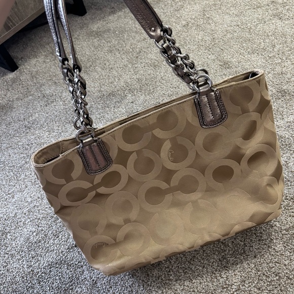 Signature Coach Madison Tote Bag - Picture 9 of 14